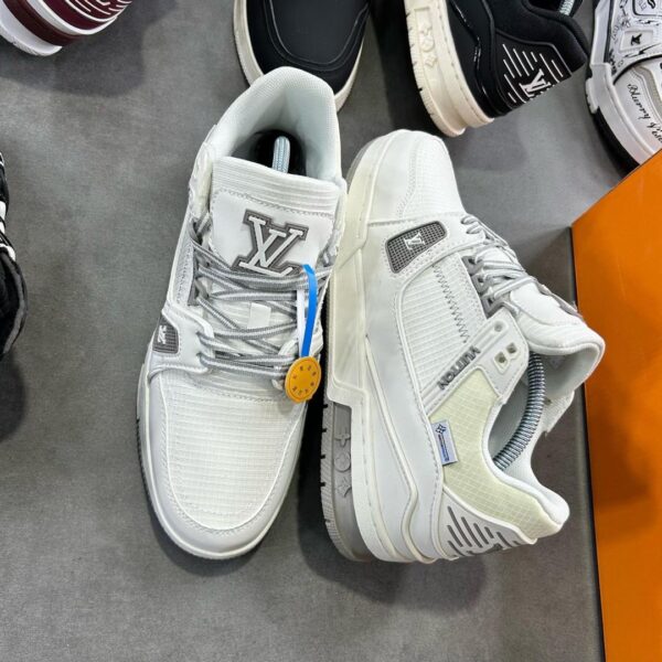 Louis Vuitton White Leather Trainer Sneakers FOR MEN(FREE DELIVERY)