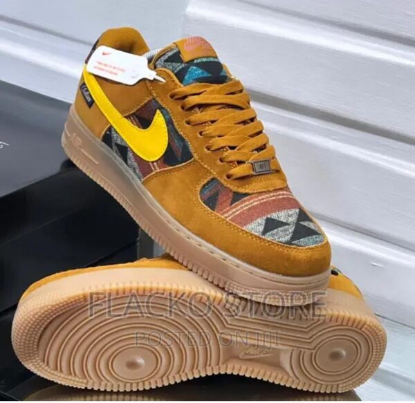 Quality sneakers for men(free delivery)